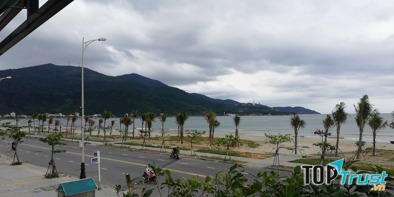 De L'amour vview nhìn ra biển