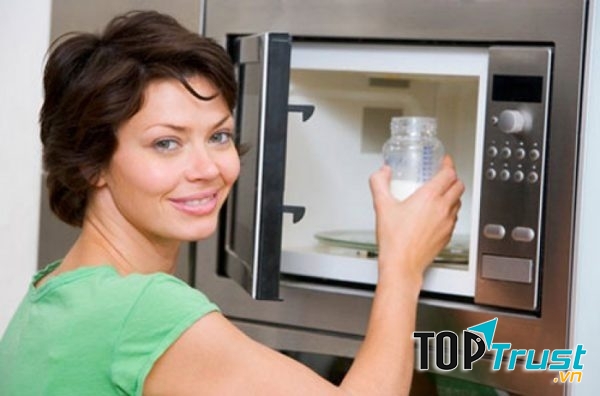 Để sữa nguội sau đó hâm nóng lại