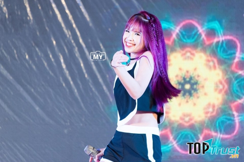 Khởi My ngày càng trẻ trung xinh đẹp