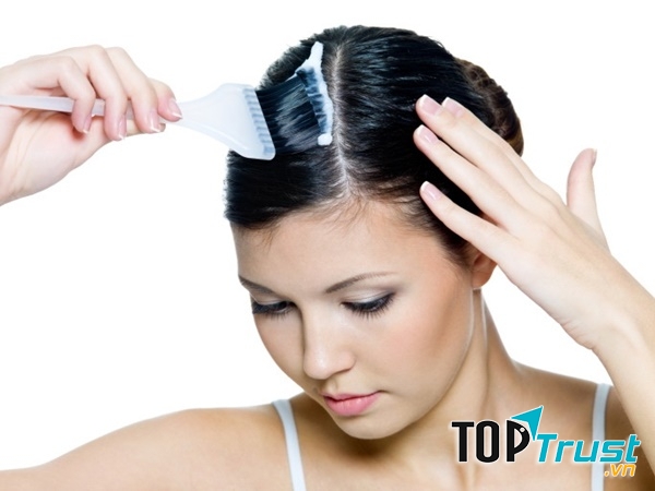 Tóc tiếp xúc nhiều với hóa chất