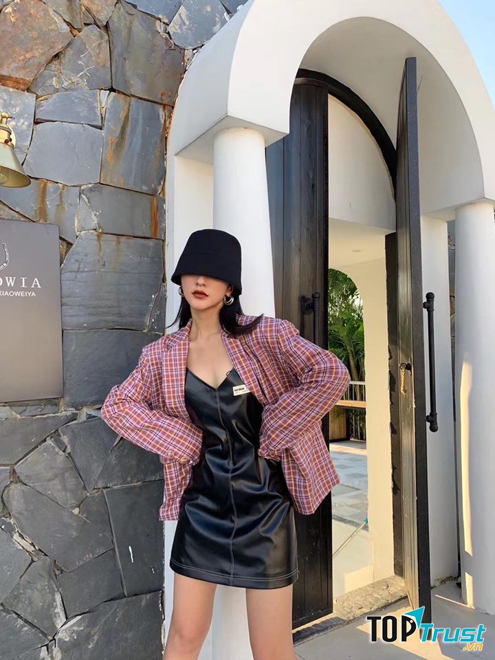 Phong cách thời trang độc, lạ, không hề lẫn với bất kì nơi đâu khiến Decao trở nên cực kì thu hút.