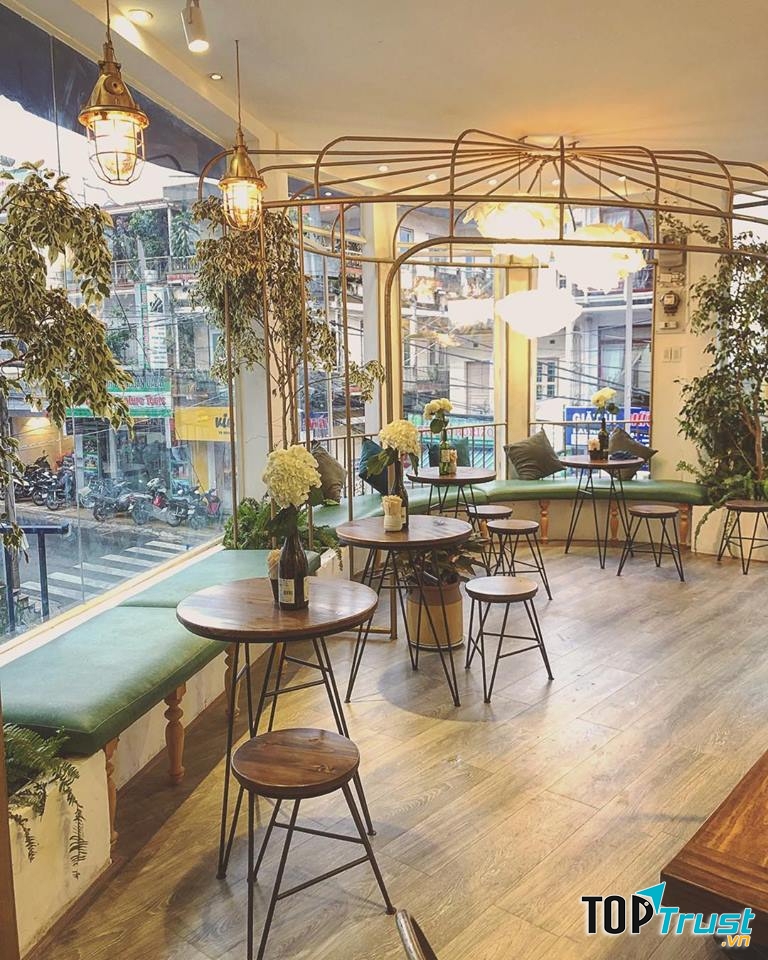 DeLYcious by Cent cũng mang phong cách hiện đại và ăn ảnh, phù hợp với các bạn trẻ đi du lịch