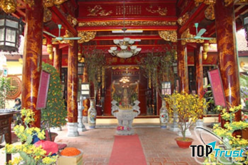 Chính điện Đền Bạch Mã