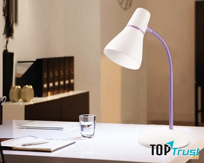 Đèn Bàn Học Sinh Philips 71567 E27
