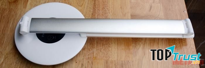 Đèn bàn Led Panasonic NNP61923 có thể gập gọn linh hoạt