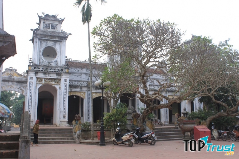 Quang cảnh bên trong Đền