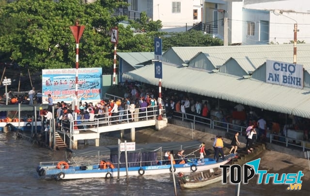 Bến tàu chợ An Bình
