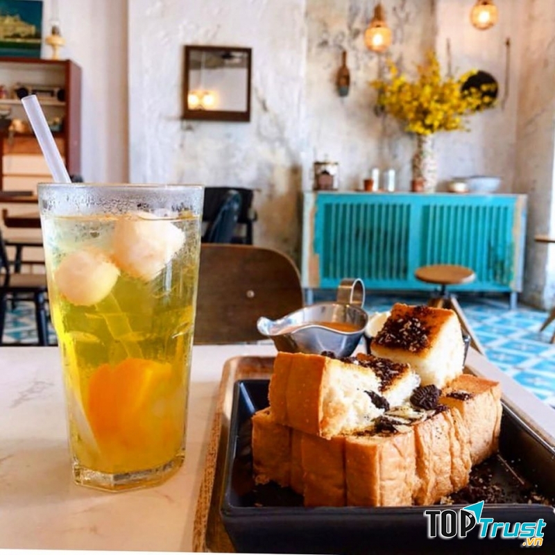 Đen Đá là hệ thống cà phê nổi tiếng ở Sài Gòn phù hợp với nhiều đối tượng