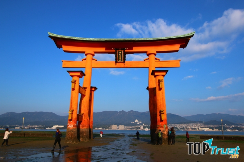 Đền Itsukushima