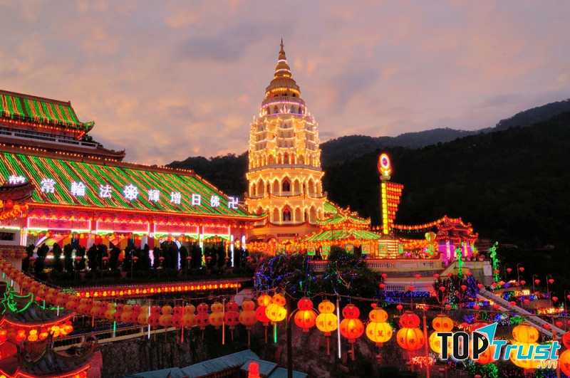 Kek Lok Si lung linh về đêm