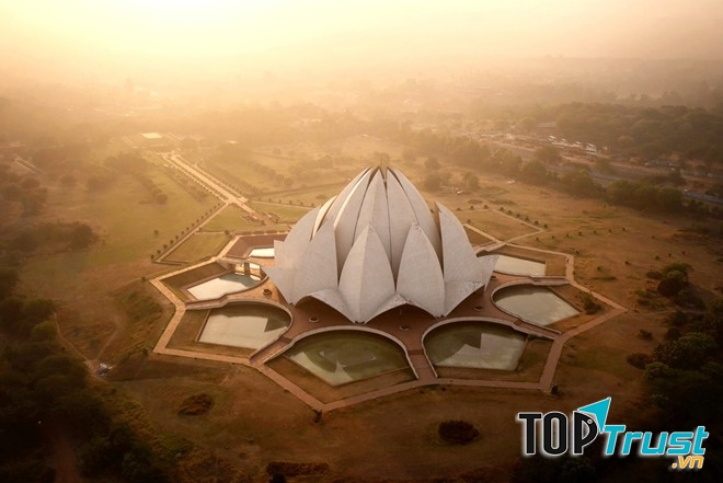 Đến như búp sen khổng lồ