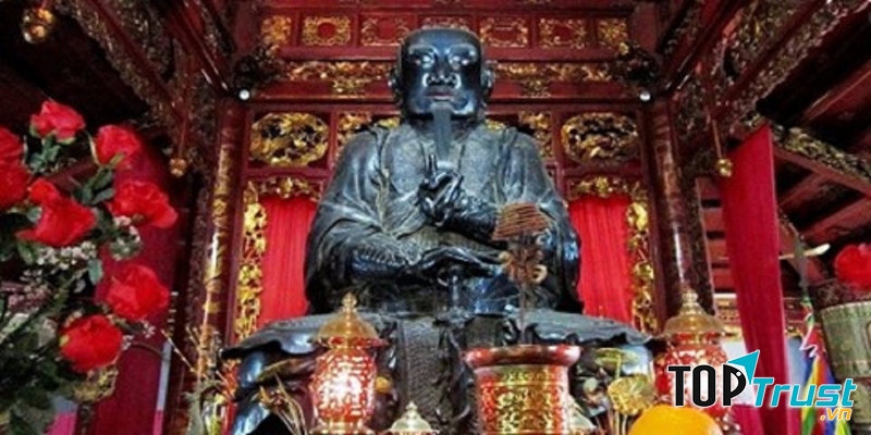 Tượng Huyền Thiên Trấn Vũ trong đền Quán Thánh