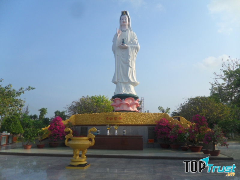 Đền thờ mẹ Nam Hải