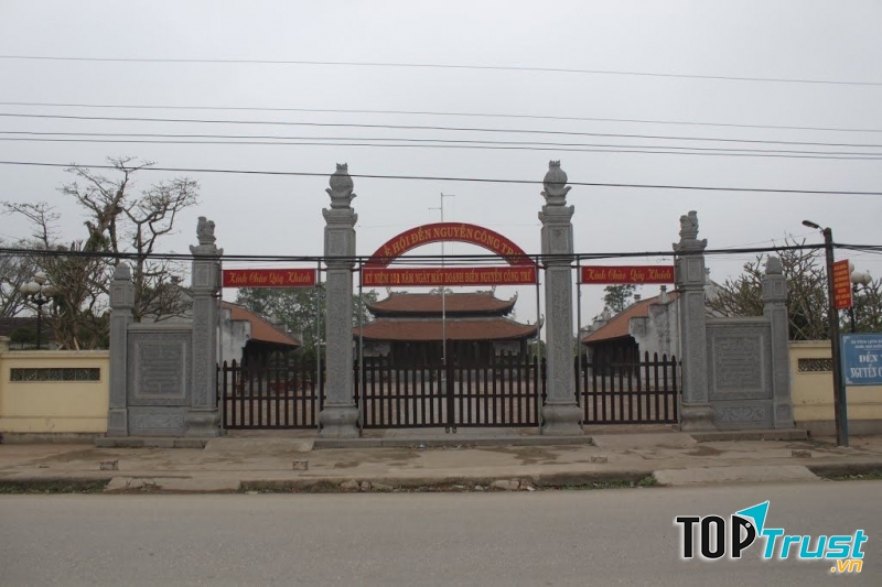 Cổng Đền thờ Nguyễn Công Trứ