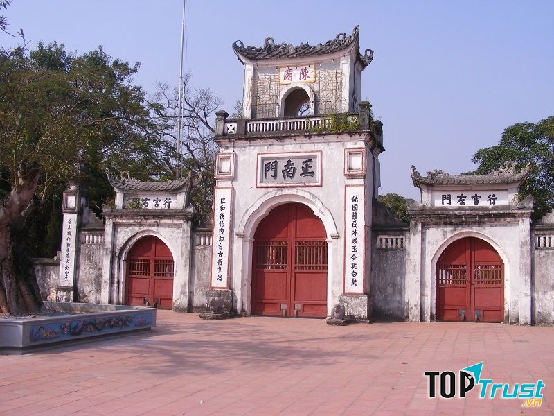 Cổng vào Đền Trần - Nam Định