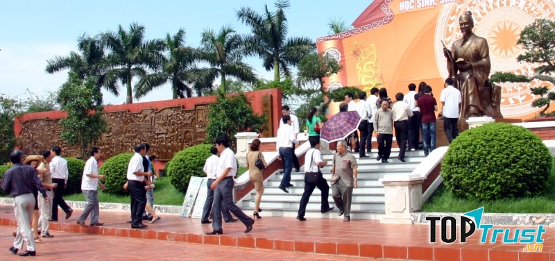 Đền Trạng Trình Nguyễn Bỉnh Khiêm