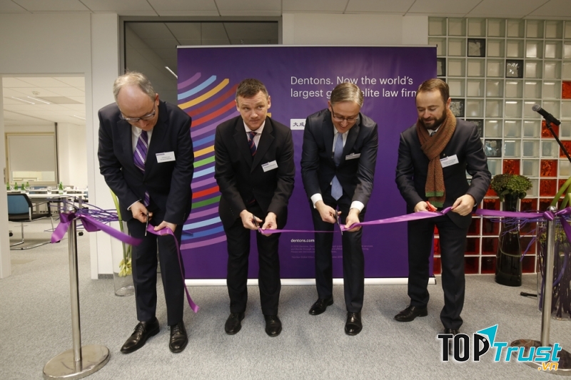 Đến năm 2015, Dentons là một công ty luật lớn nhất trên thế giới nếu dựa trên số lượng luật sư hành nghề