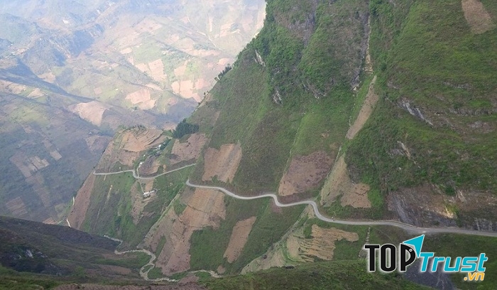 Cung đường tuyệt đẹp của đèo Mã Pì Lèng