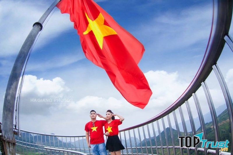 Cột cờ Lũng Cú - cực bắc Tổ Quốc