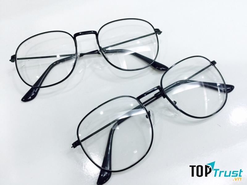 Đeo mắt kính giá rẻ