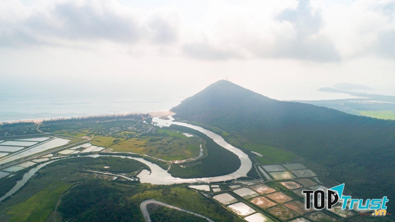 Khung cảnh Đèo Ngang hùng vĩ