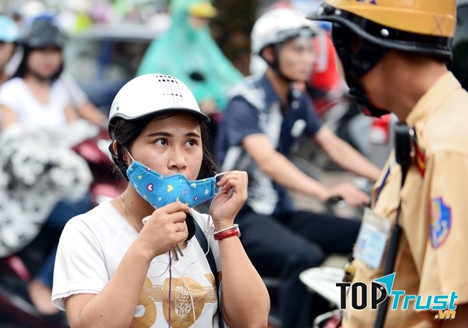 Đeo tai nghe khi tham gia giao thông sẽ bị xử phạt