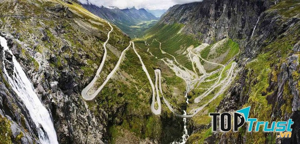Đèo Trollstigen - Na Uy có chiều ngang vô cùng hẹp và độ dốc lên đến 9%