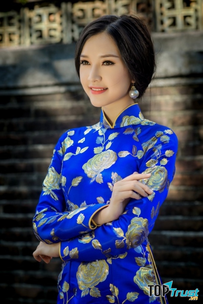 Nếu bạn muốn sở hữu những tà áo dài cuốn hút như thế này có thể đến với nhà may Trương Anh Hào