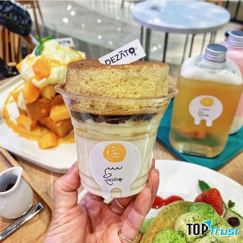 Đối với người dân Hà Thành, Dezato đã là một cái tên không quá xa lạ. Đến với ﻿Dezato, đồ uống chất lượng bánh ngon luôn sẵn sàng để phục vụ thực khách.
