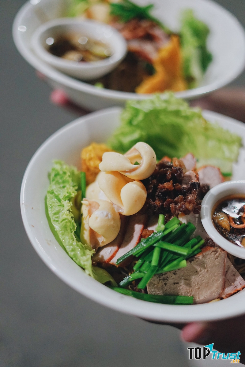 Hủ tiếu trứng cuộn 20 năm