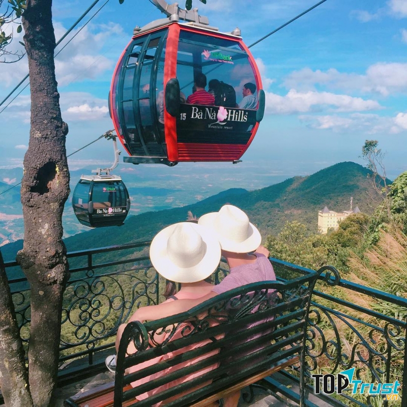 Đi cáp treo và ngắm cảnh