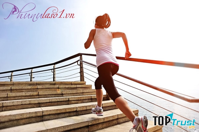 Di chuyển trên cầu thang