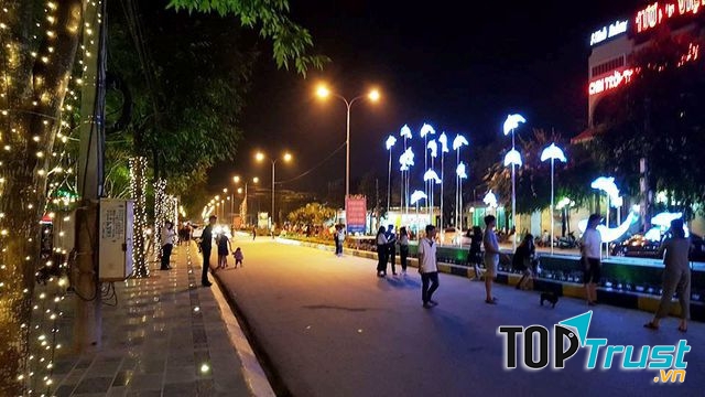 Đi dạo buổi tối