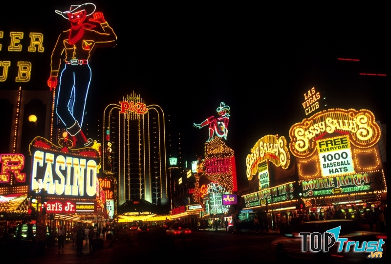 Las Vegas náo nhiệt về đêm sẽ khiến bạn thích thú (Nguồn: Sưu tầm)