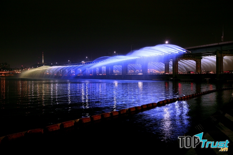 Đi dạo dọc bờ sông Hàn về đêm - một trải nghiệm tuyệt vời ở Hàn Quốc (Nguồn: Sưu tầm)