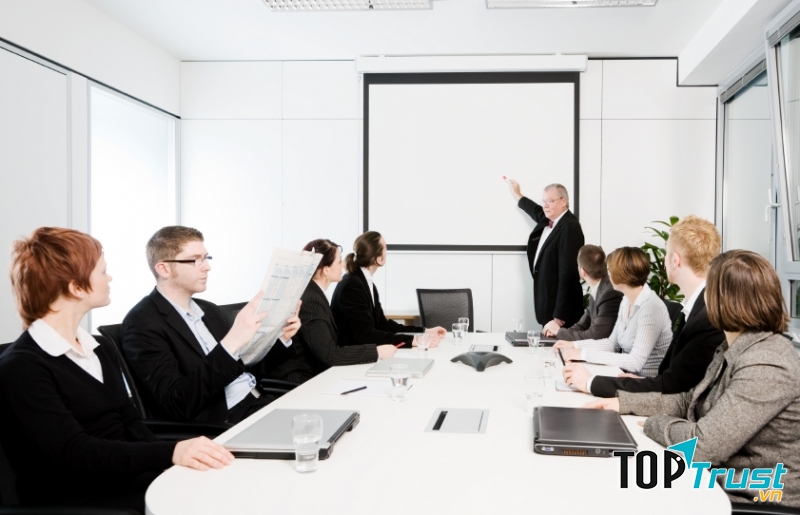 Nếu không ngủ đủ, năng suất làm việc của bạn sẽ bị ảnh hưởng đáng kể.