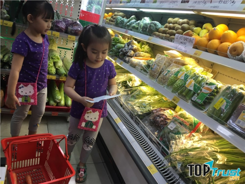 Dạy trẻ cách chi tiêu từ sớm sẽ giúp con biết trân trọng giá trị của đồng tiền và chi tiêu hợp lý.