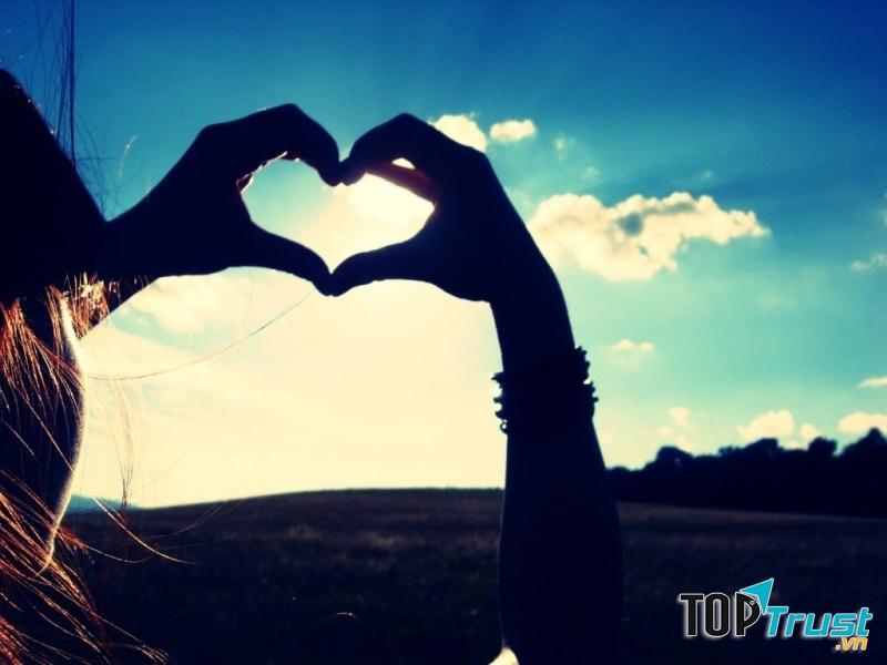 Valentine không đơn giản là dành cho người yêu nhau mà còn dành cho những trái tim biết yêu thương (Nguồn: Sưu tầm)