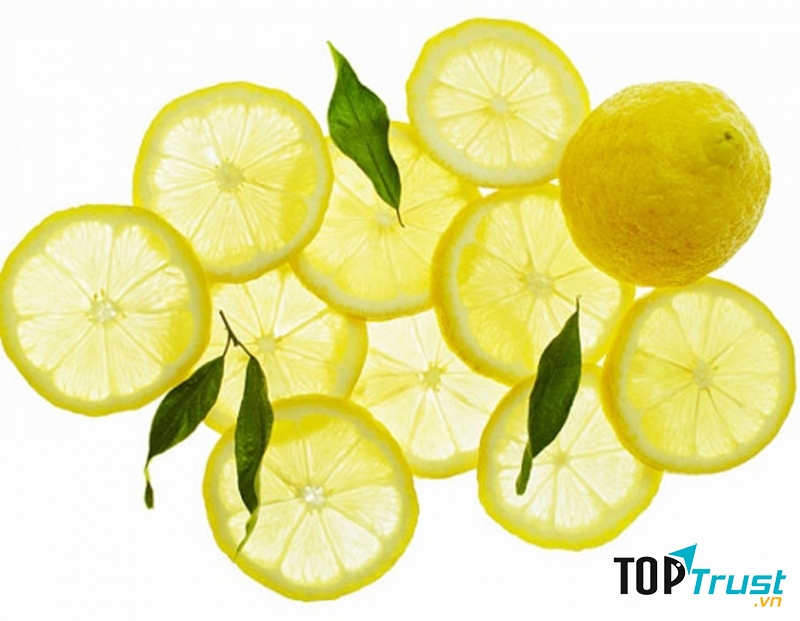 Nước chanh pha mật ong giúp giảm triệu chứng dị ứng.