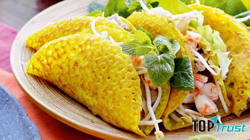 Bánh xèo bà Dưỡng thơm ngon phục vụ bất kể khách có khẩu vị kén chọn đến thế nào cũng phải hài lòng