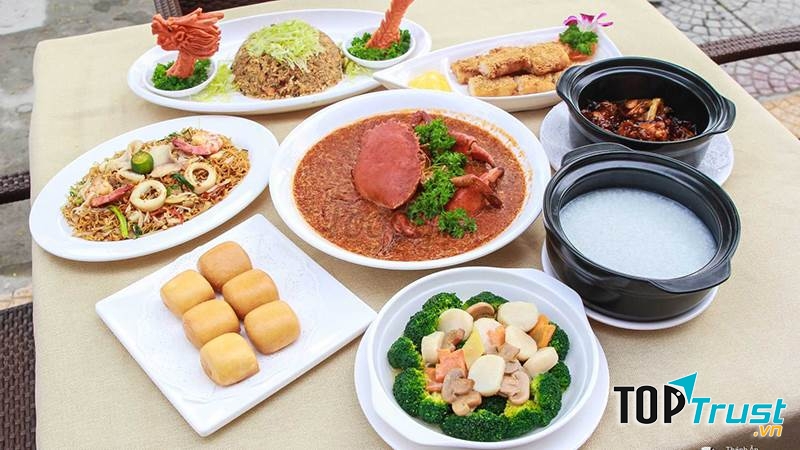 Món ăn phong phú và trình bày đẹp mắt