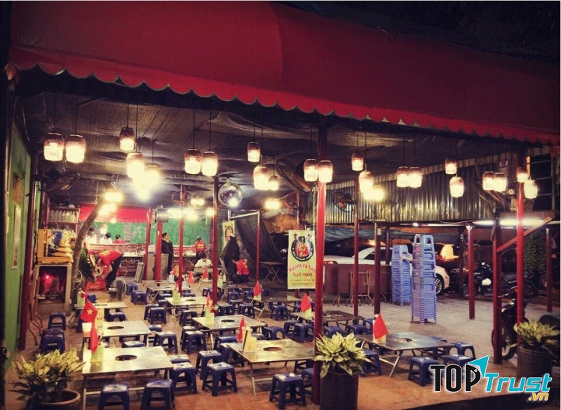 Khung cảnh vô cùng đẹp của Phủi Quán.