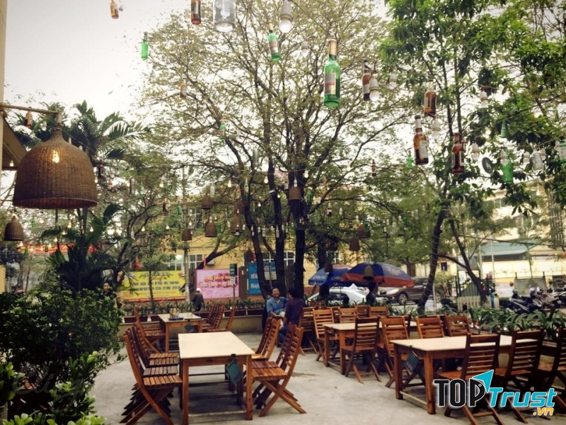 Một không gian xanh, tươi, thoáng mát của Hẻm Quán.