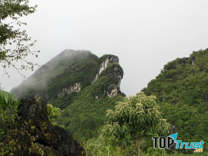 Núi Hàm Rồng