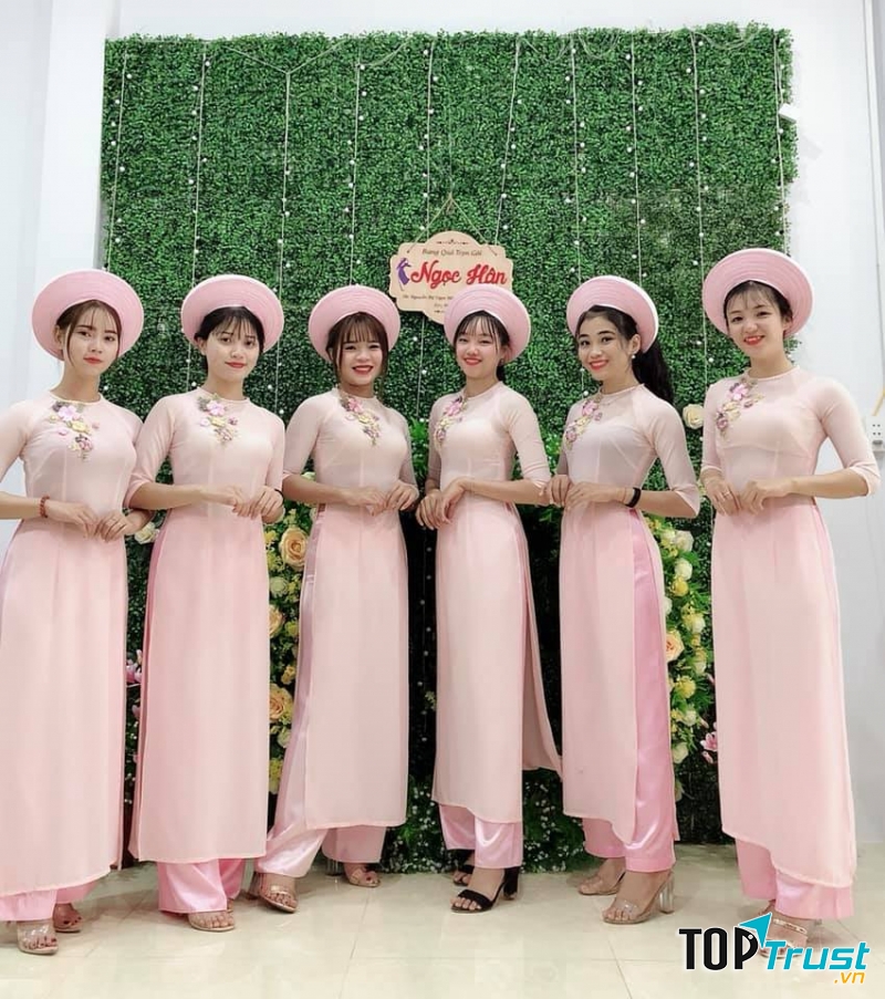 Dịch vụ bưng quả trọn gói - Trại rạp cưới Ngọc Hân cho thuê áo dài cưới hỏi đẹp, giá rẻ