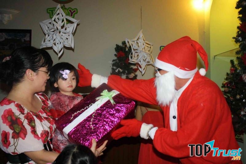 Dịch vụ giao quà Rongbay.com (Ảnh minh họa)