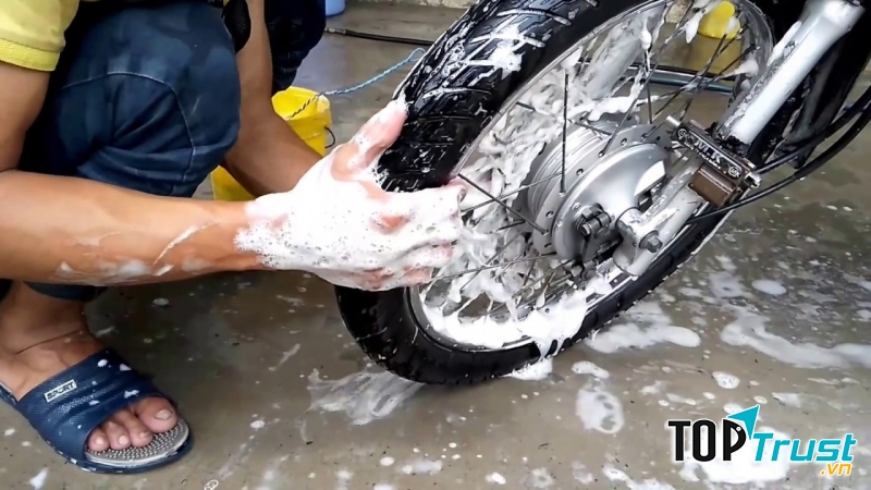 Dịch vụ rửa xe ngày Tết