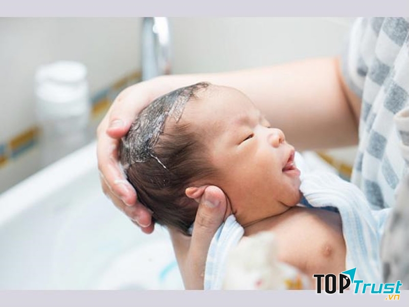 Tắm bé tại nhà