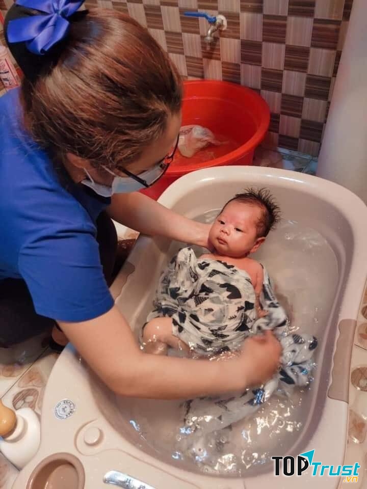 Dịch vụ tắm bé Viet-care Hà Nội