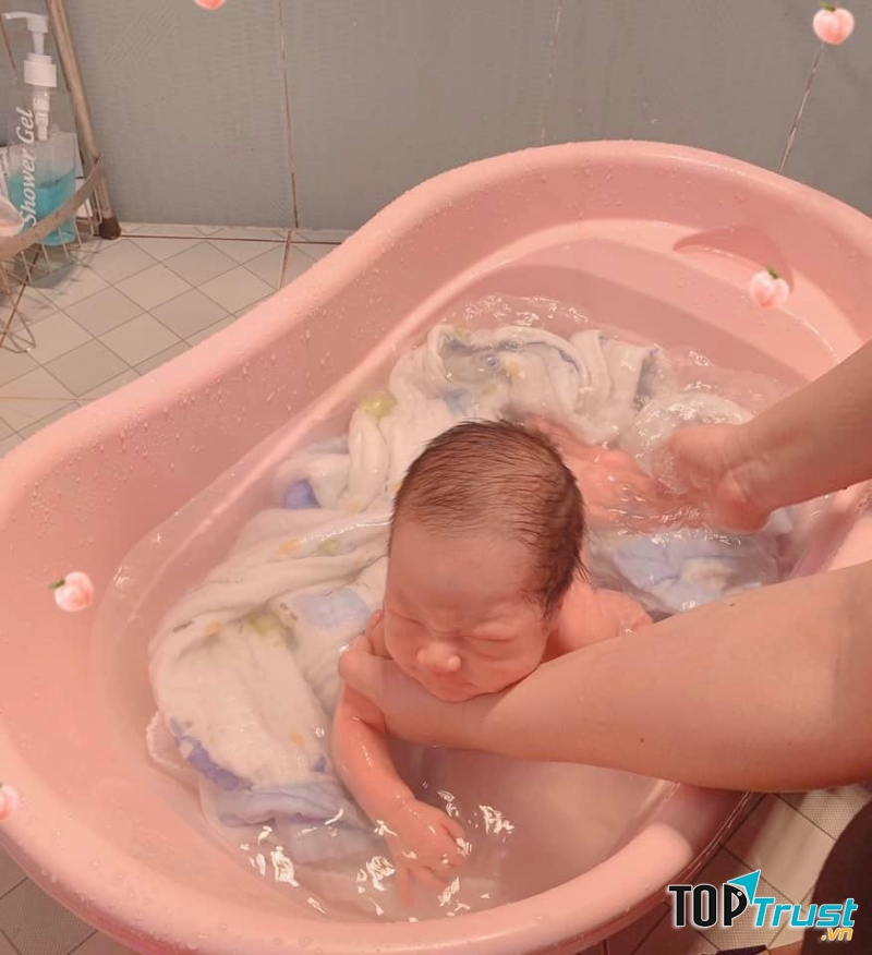 Dịch vụ tắm bé Viet-care Hà Nội